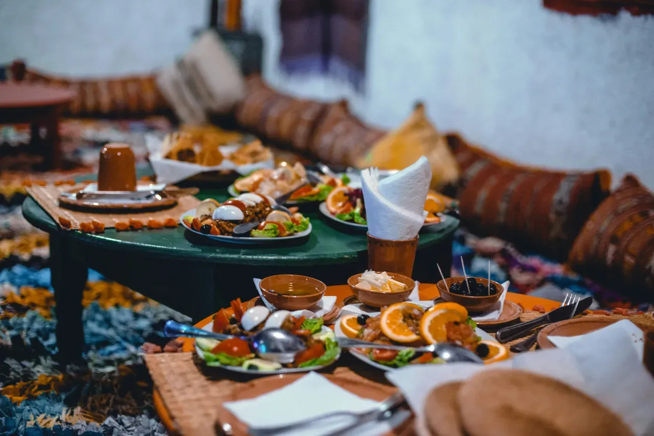 Buffet marocain Table D’Or, mets généreux et dressage soigné
